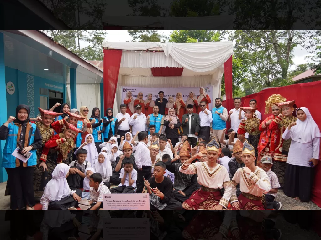 PLN Salurkan Energi Kepedulian untuk Pendidikan Inklusif di Agam, Semarakkan Hari Pahlawan